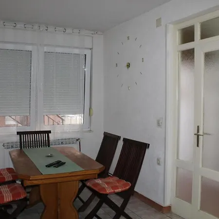 Nikola Leko 3* Hvar Town