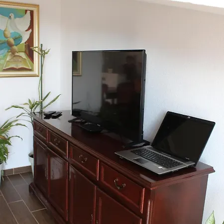 Nikola Leko 3* Hvar Town