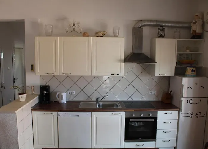 Nikola Leko Konukevi Hvar Town