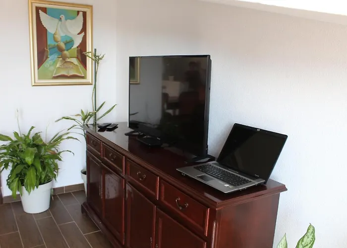 Nikola Leko 3* Hvar Town