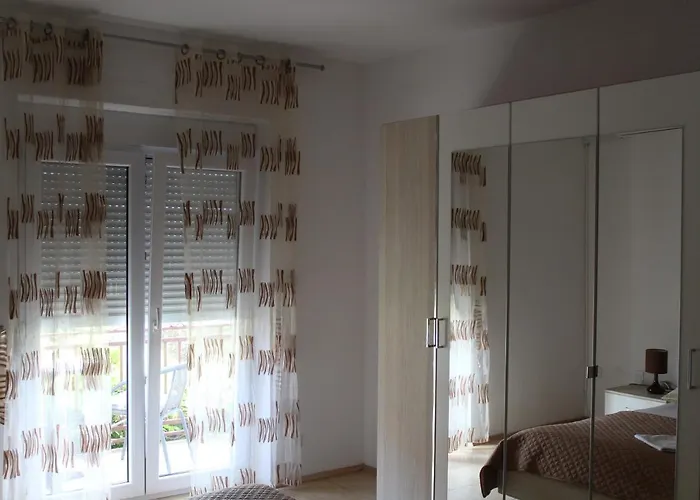 Nikola Leko 3* Hvar Town